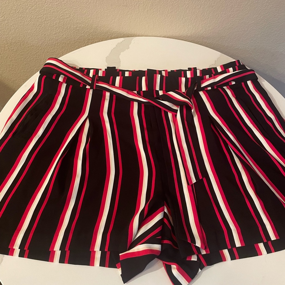 Torrid Size 24w Black & Pink Striped Dress Shorts Brand New With Tags Plus Size
